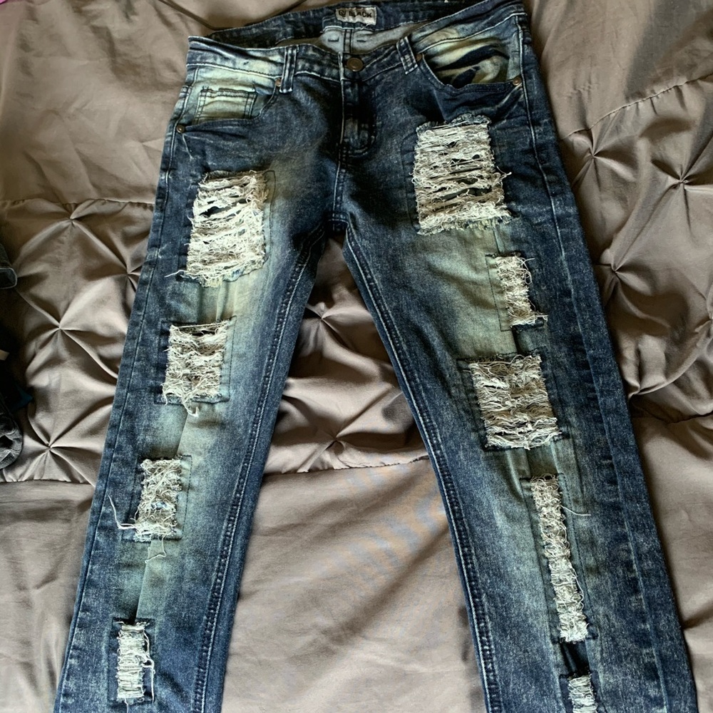 Men’s ripped jeans